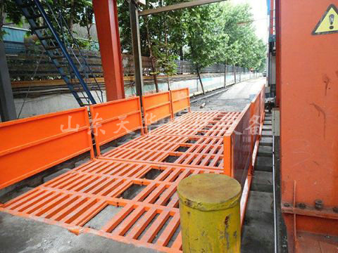 點(diǎn)擊查看詳細(xì)信息<br>標(biāo)題：濟(jì)寧唐口煤礦4X12米煤礦專用洗車機(jī) 閱讀次數(shù)：2446