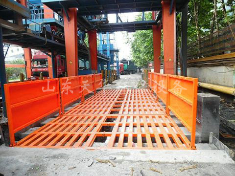 點(diǎn)擊查看詳細(xì)信息<br>標(biāo)題：濟(jì)寧唐口煤礦4X12米煤礦專用洗車機(jī) 閱讀次數(shù)：2341